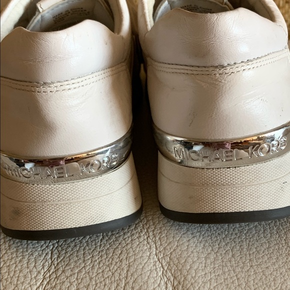 MICHAEL KORS Leather Sneakers Size 8 1/2. Metallic LOGO on the side. - Picture 6 of 13